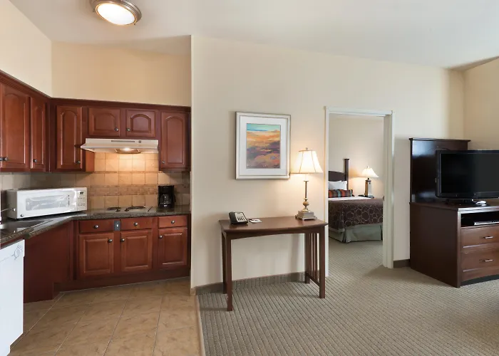 Hotel Staybridge Airport By Ihg 3*