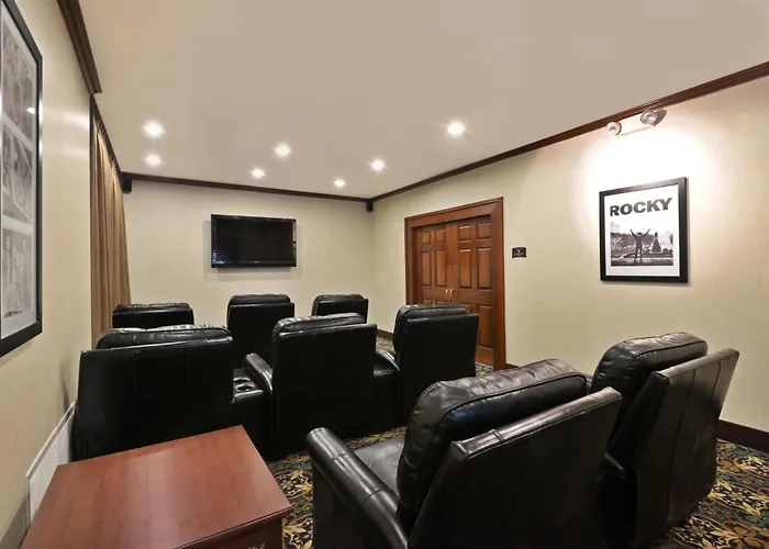 Hotel Staybridge Airport By Ihg