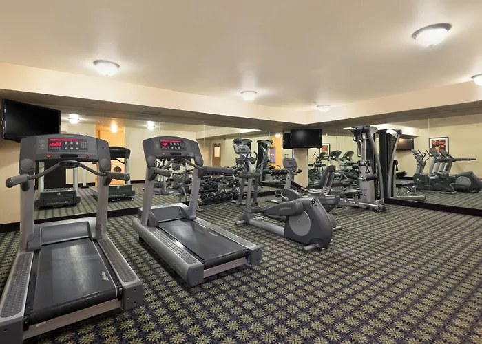 Staybridge Airport By Ihg Hotel