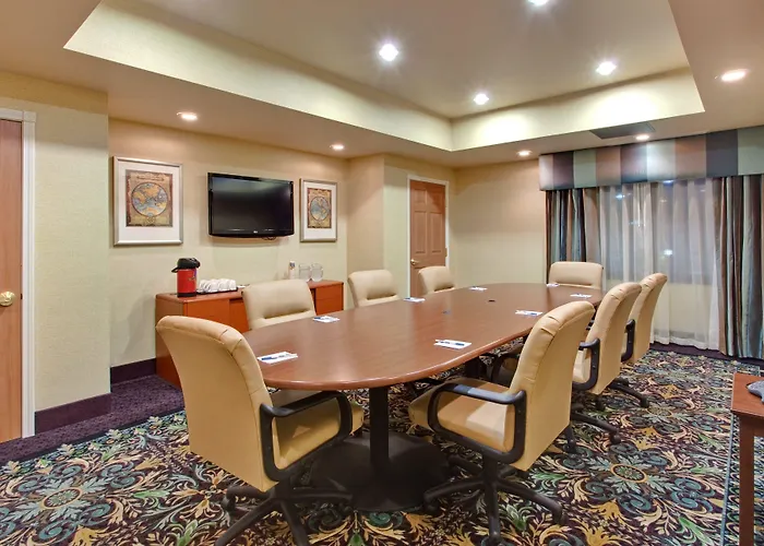 Hotel Staybridge Airport By Ihg