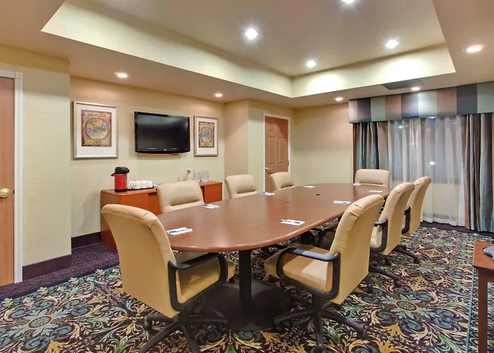 Staybridge Airport By Ihg