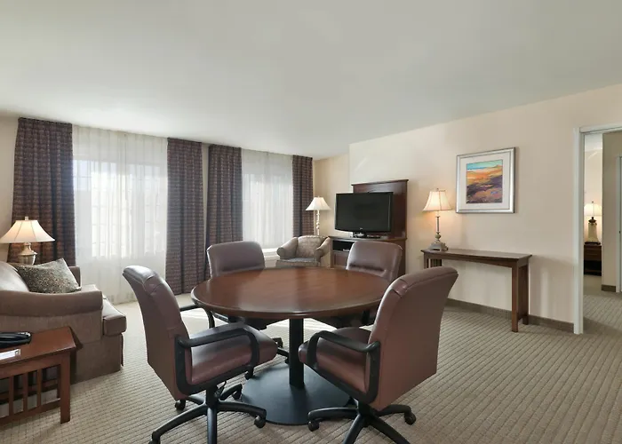 Hotel Staybridge Airport By Ihg